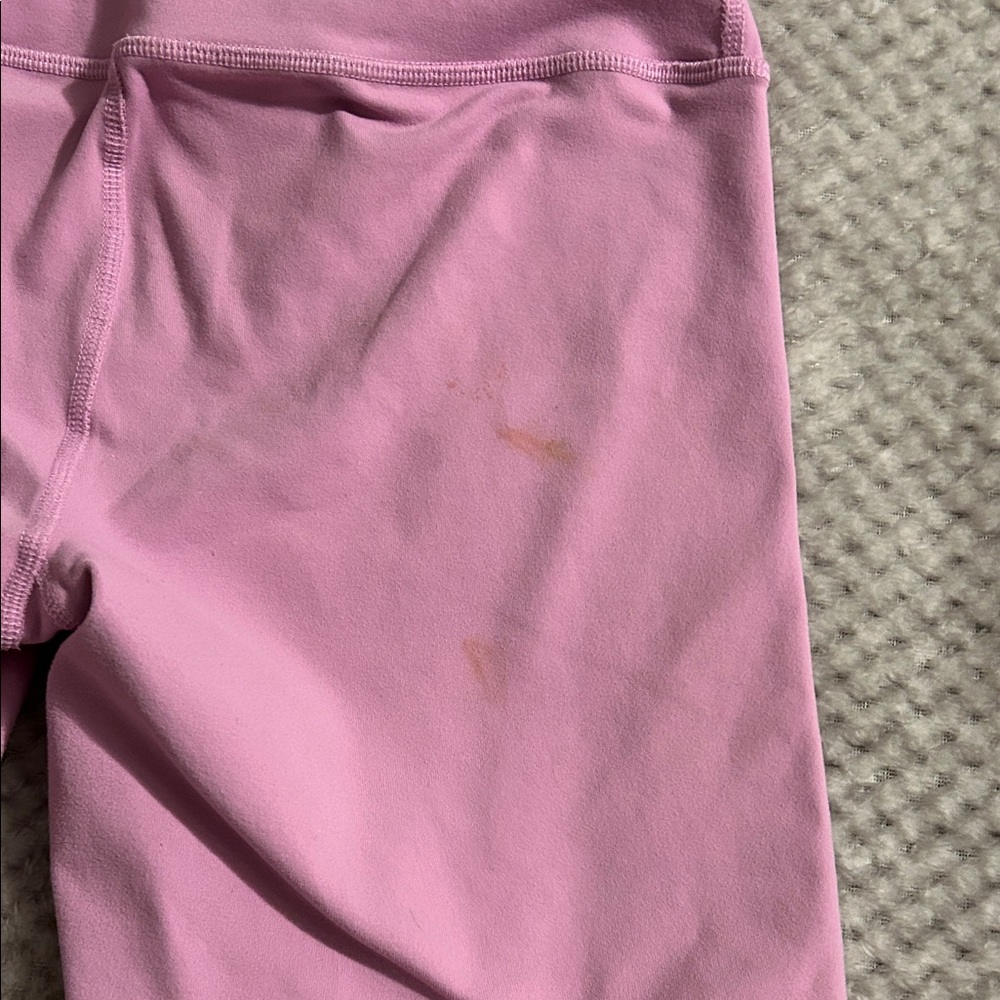 ALO Yoga Mauve Shorts and Top Set - Picture 11 of 12